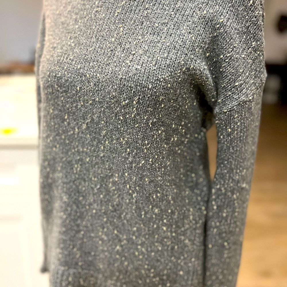 💎Banana Republic grey flattering cozy sweater!